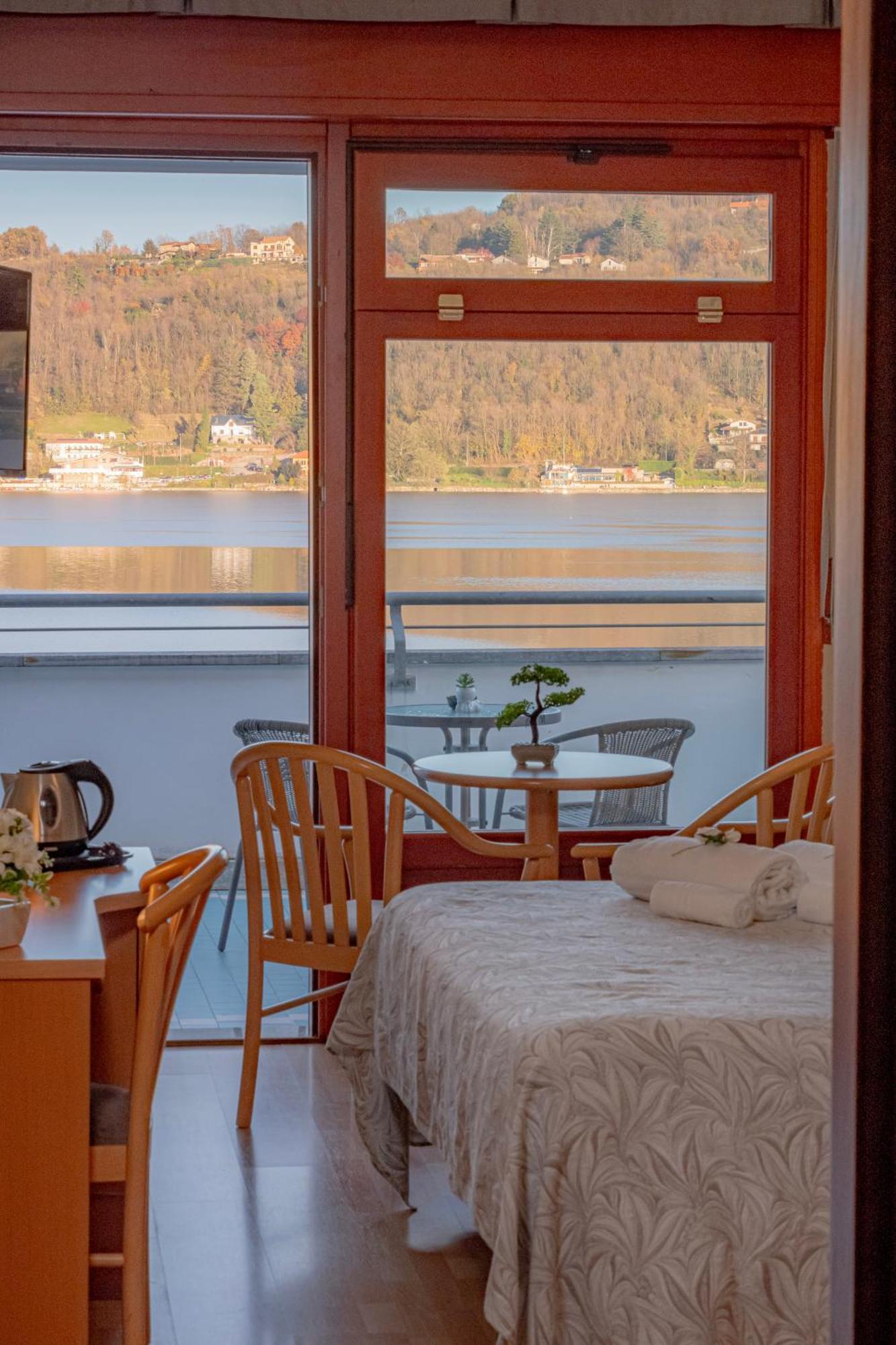 Hotel Chalet Del Lago 阿维里亚那 外观 照片